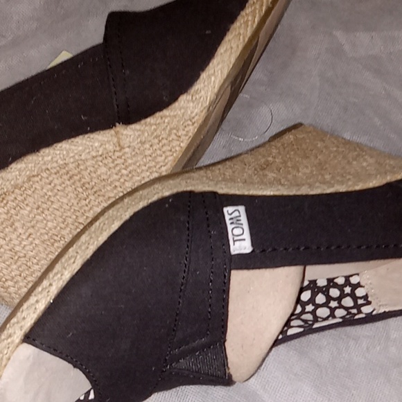 Shoes - Picture 4 of 6